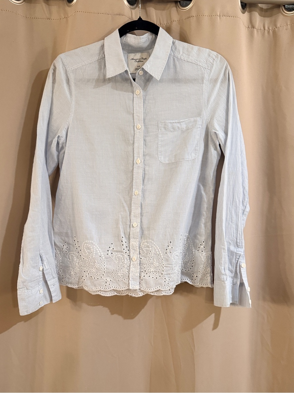 Women’s American Eagle Light Blue Hem Button-Up Shirt